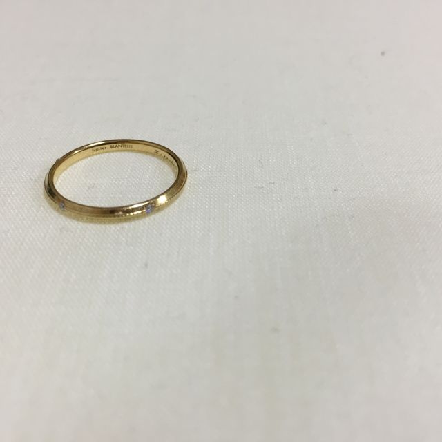 【Jupiter BLANTELIE(ジュピターブラントリエ)の口コミ】 指が太いため、細めのリングに決めました。また、はだの色も白いほうでは…