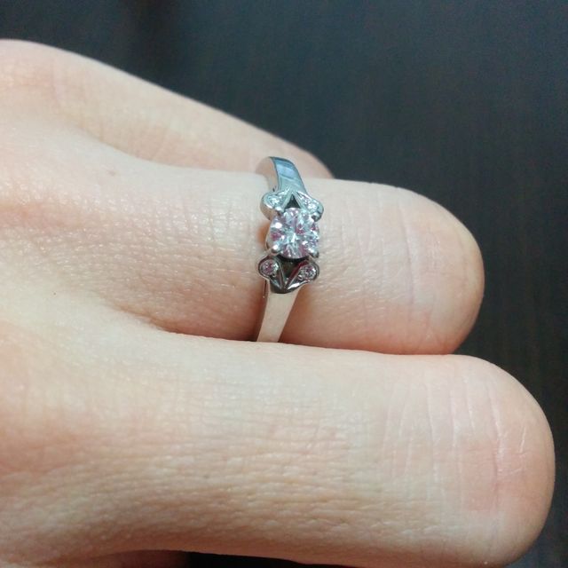 【カルティエ(Cartier)の口コミ】 普段も着けやすいかと思い、一粒ダイヤのソリテールではなくこのデザイン…