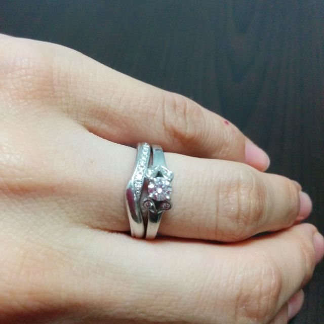 【カルティエ(Cartier)の口コミ】 普段も着けやすいかと思い、一粒ダイヤのソリテールではなくこのデザイン…