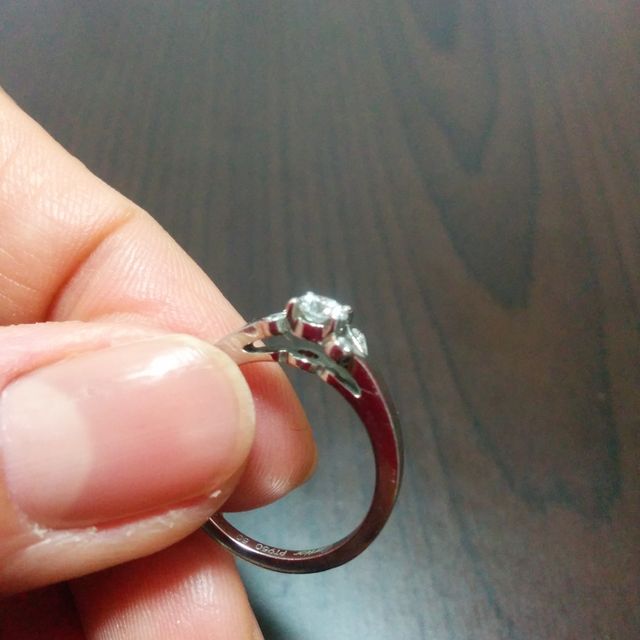【カルティエ(Cartier)の口コミ】 普段も着けやすいかと思い、一粒ダイヤのソリテールではなくこのデザイン…