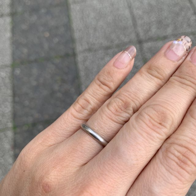 【カルティエ(Cartier)の口コミ】 普段つけるものなのでシンプルでプラチナのものを探していました。婚約指…
