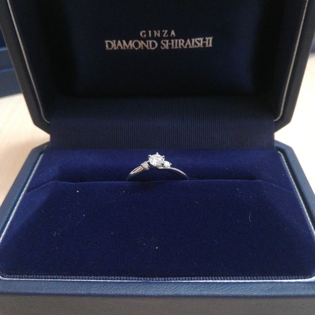 【銀座ダイヤモンドシライシの口コミ】 デザインが可愛かったので決めました。女性らしく華奢な感じがとても私の…