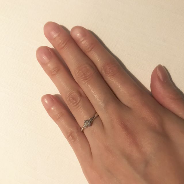 【アイプリモ(I-PRIMO)の口コミ】 最初は一粒ダイヤモンドのシンプルなものがいいなと思っていましたが、こ…