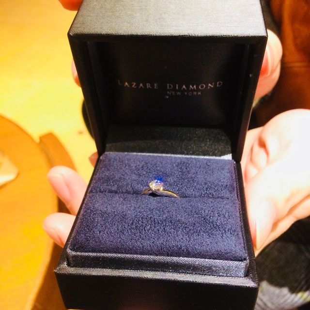 【ラザール ダイヤモンド(LAZARE DIAMOND)の口コミ】 カラーやクラリティは肉眼では見分けがつかないと思いましたので、最終的…