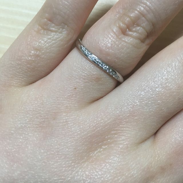 【ラザール ダイヤモンド(LAZARE DIAMOND)の口コミ】 サイドなどについている
メレダイヤモンドまで
とっても キラキラ光ってて…