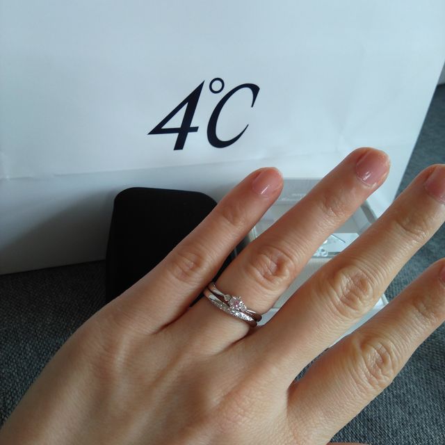 【4℃ BRIDAL(ヨンドシーブライダル)の口コミ】 ブランドの信用もあり、アフターケアもしっかりしてるところです。
長くつ…