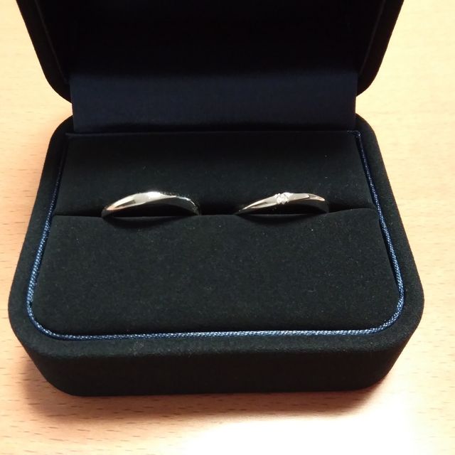 【4℃ BRIDAL(ヨンドシーブライダル)の口コミ】 お店の人が丁寧に教えてくださって、知識のない私たちでも満足のいく指輪…