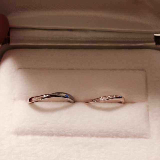 【A・D・A(エー・ディー・エー)の口コミ】 見た目に一目惚れ＊結婚指輪って傷が付きにくいプラチナが多いですが、ど…
