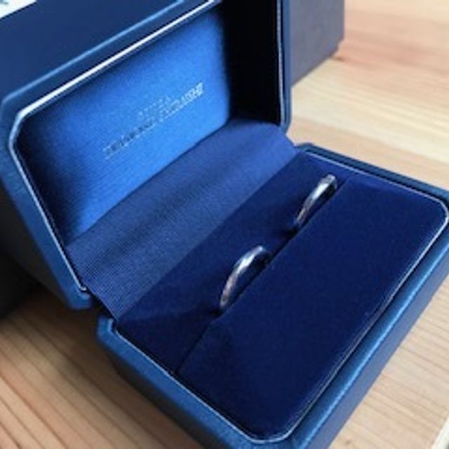 【銀座ダイヤモンドシライシの口コミ】 仕事中もつけていられる様にシンプルなデザインの物にしました。
夫の指の…