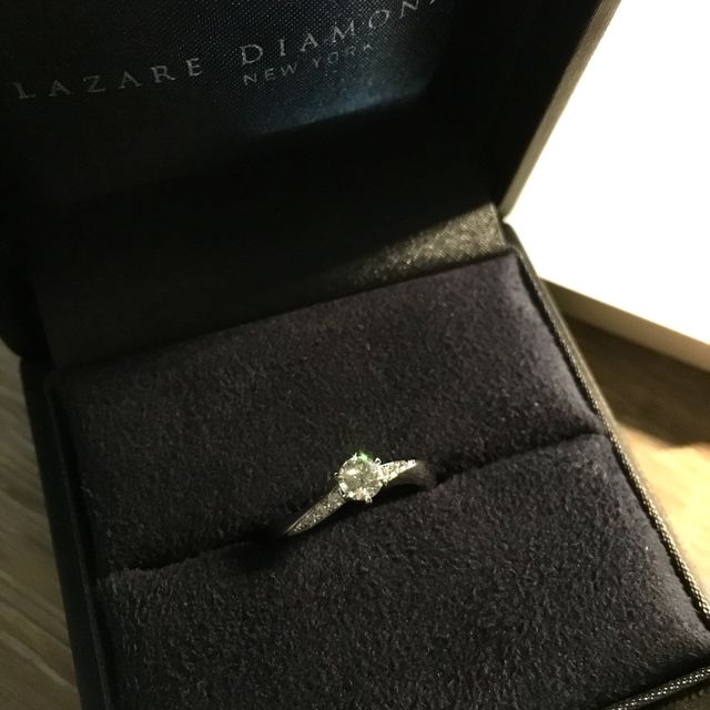 【ラザール ダイヤモンド(LAZARE DIAMOND)の口コミ】 様々なブランドを見ましたが、最終的には婚約指輪はダイヤモンドを買うも…