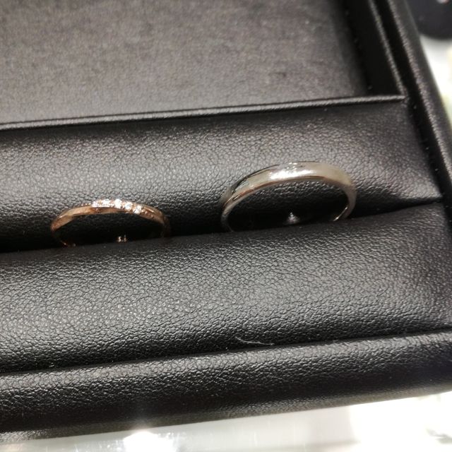 【SIENAROSE(シエナロゼ)の口コミ】 華奢なデザインで指がきれいに見えます。ダイヤモンドがななめにはいって…