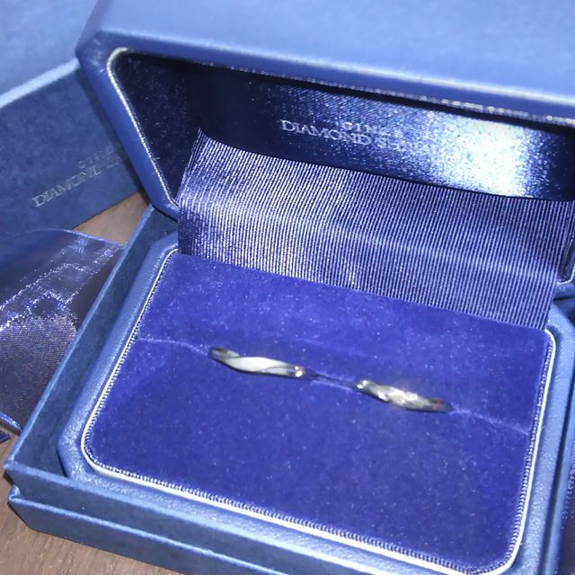 【銀座ダイヤモンドシライシの口コミ】 プラチナ素材のシンプルな形を選びました。二人の指になじみやすく、また…