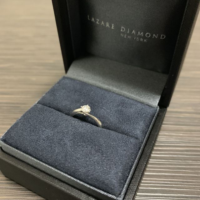 【ラザール ダイヤモンド(LAZARE DIAMOND)の口コミ】 彼が思いを込めて贈ってくれる、一生に一度のダイヤ。
それが際立つデザイ…