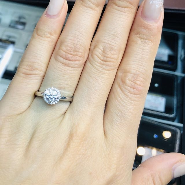 【カオキ　ダイヤモンド専門卸直営店の口コミ】 つけてみたかったデザイン
ダイヤの周りにダイヤが巻いててゴージャスな感…