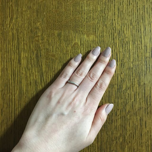 【4℃ BRIDAL(ヨンドシーブライダル)の口コミ】 細身でS字カーブの物を探していて、毎日付ける物なのでシンプルな物が希望…