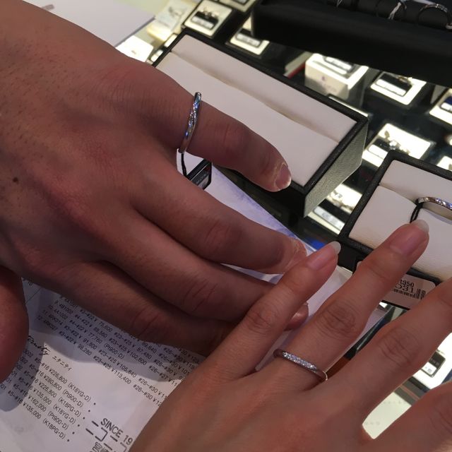 【ラザール ダイヤモンド(LAZARE DIAMOND)の口コミ】 細身、シンプルだけどキラキラしている。カタログ等でみていた好みのもの…