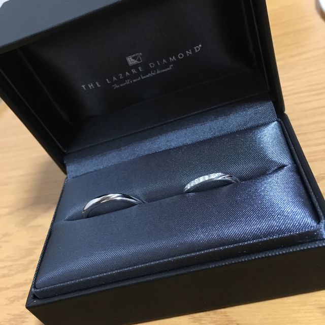 【ラザール ダイヤモンド(LAZARE DIAMOND)の口コミ】 細身、シンプルだけどキラキラしている。カタログ等でみていた好みのもの…