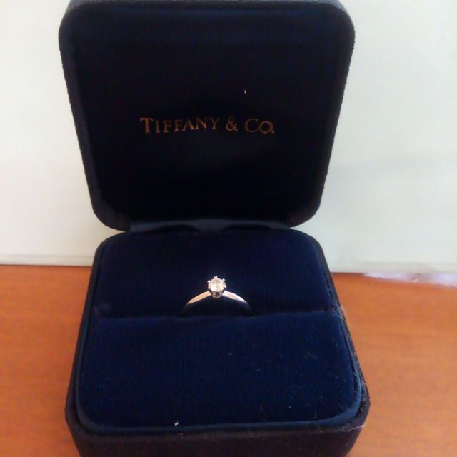 【ティファニー(Tiffany & Co.)の口コミ】 いかにも婚約指輪！という感じの立石の指輪が欲しかったのでこれにしまし…