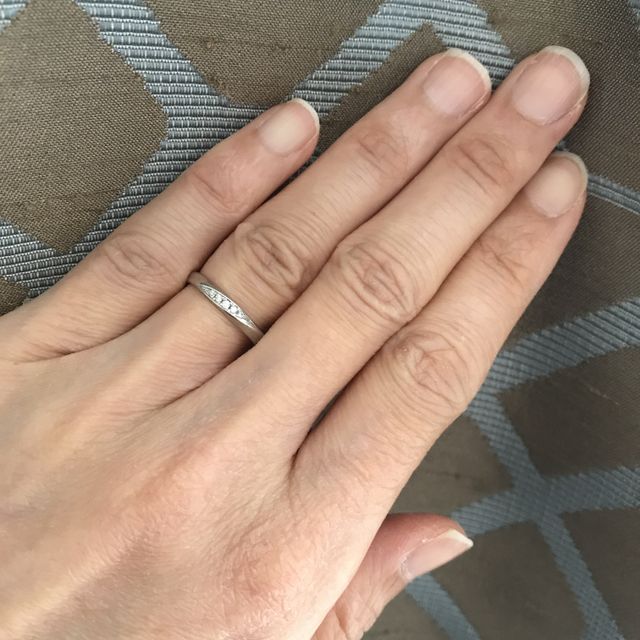 【組曲ジュエリーの口コミ】 シンプルだけど、ちょっとデザインのあるものを探していて出会いました。…