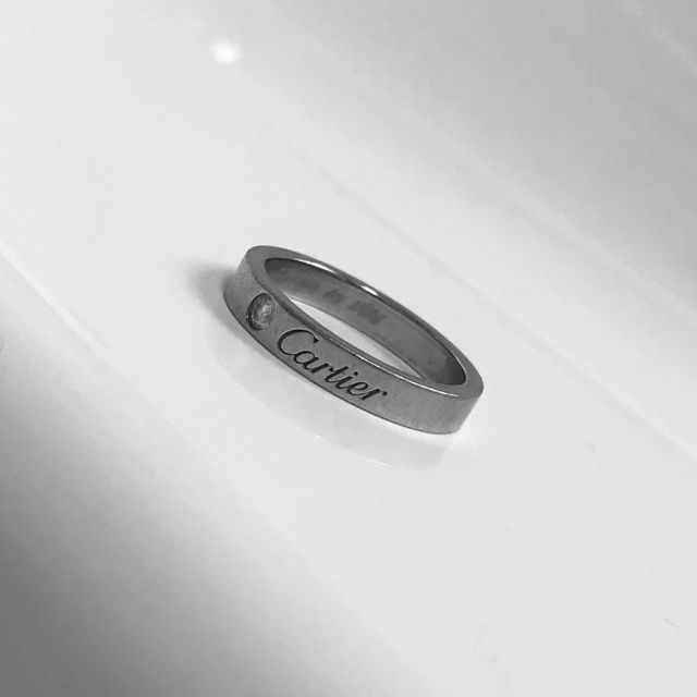【カルティエ(Cartier)の口コミ】 【指輪のデザイン】決め手は、シンプルなストレートリング、ブランド名と…
