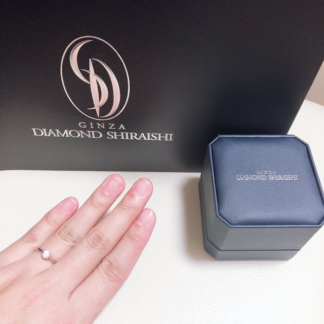 【銀座ダイヤモンドシライシの口コミ】 もともと婚約指輪は絶対ソリティア！という思いがありたくさんあるデザイ…