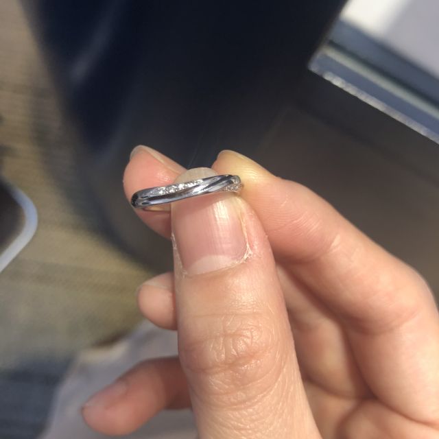 【銀座ダイヤモンドシライシの口コミ】 希望価格と指輪のデザインが好みでした。
担当スタッフさんに自分たちの指…