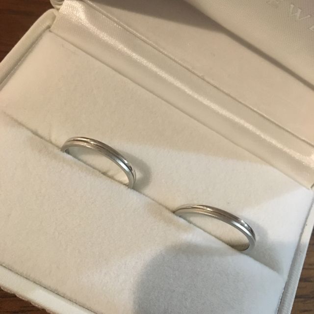 【STAR JEWELRY(スタージュエリー)の口コミ】 最初はゴールドの華奢なデザインの指輪わ探していましたが、こちらを見つ…