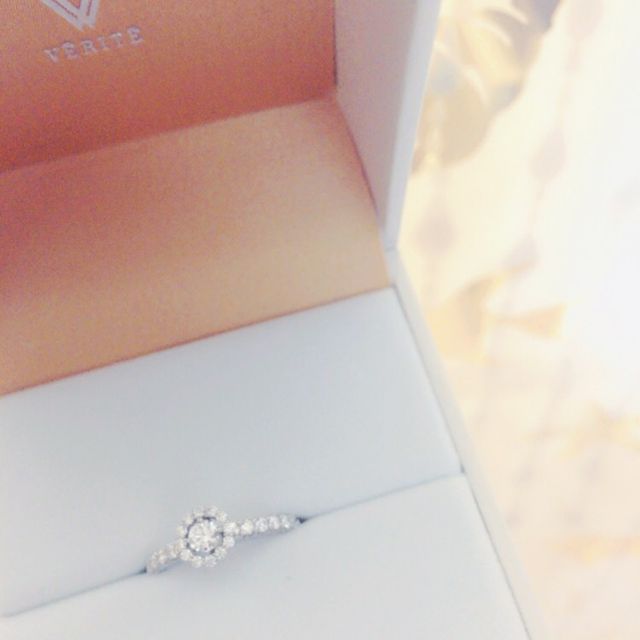【VERITE(ベリテ)の口コミ】 デザインが良く、一目惚れでした。婚約指輪として贈ってもらいました。値…