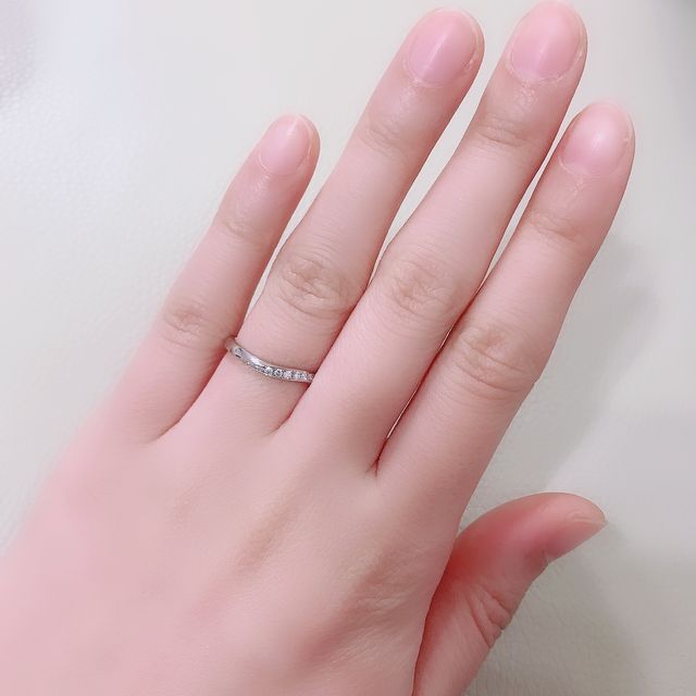 【アイプリモ(I-PRIMO)の口コミ】 デザインがウェーブのものが指が長く見えるそうなので、強すぎないウェー…