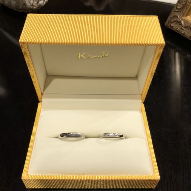 【ケイウノ ブライダル(K.UNO BRIDAL)の口コミ】 ダイヤなしでデザイン性の高いものが私の希望でした。彼は少し捻れていて…