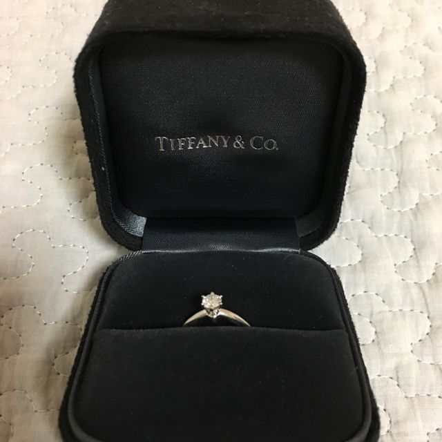 【ティファニー(Tiffany & Co.)の口コミ】 他にも色々な指輪を見に行きましたが、デザイン、ダイヤのクオリティ等最…