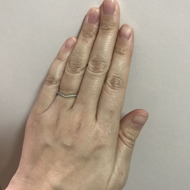 【STAR JEWELRY(スタージュエリー)の口コミ】 あまり周りにないデザインを探していました。また、はじめは婚約指輪を買…