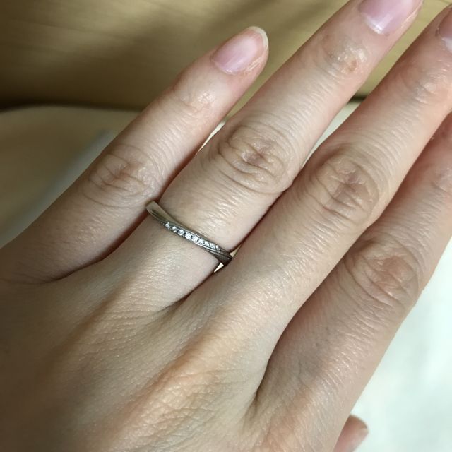 【4℃ BRIDAL(ヨンドシーブライダル)の口コミ】 ペアであり、ねじりとダイアのデザインが可愛いかった！また、期間限定の…