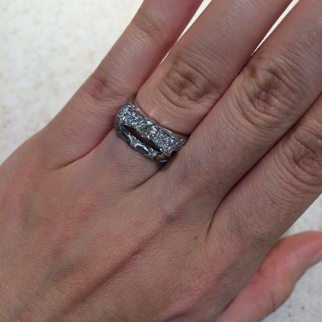 【シャネル(CHANEL)の口コミ】 とにかくリボンのふっくらとした形が女性らしく愛らしい。
可愛くてとりこ…