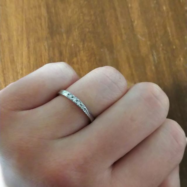 【ROYAL ASSCHER(ロイヤル・アッシャー)の口コミ】 シンプルなデザインで探していて、特にひねりのあるデザインが好きでした…