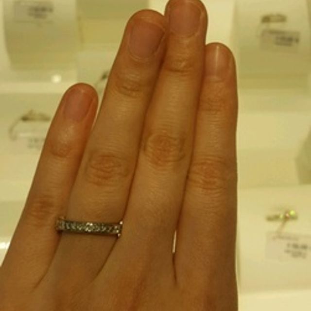 【MIKIMOTO(ミキモト)の口コミ】 プリンセスカットの、四角のダイヤが連なっていて素敵です。
真上から見た…