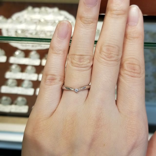 【アンジェリックフォセッテ(Angelique Fossette)の口コミ】 ネットで見て一目惚れしたデザインです。V字で中央が細く絞られて見えてダ…