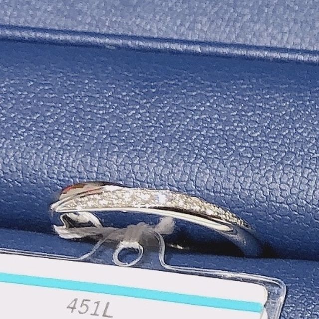 【銀座ダイヤモンドシライシの口コミ】 何店舗も見て何本も試着しましたが、
ほかでもありそうでないデザインや派…