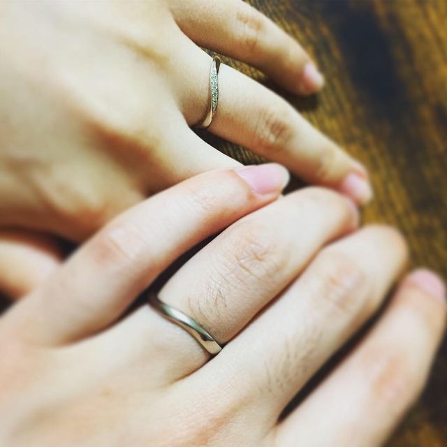 【Preuve(プルーヴ)の口コミ】 シンプルながらいろんな服装に合うリング。刻印も自由に出来て記念にぴっ…