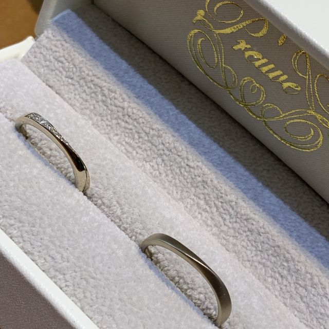 【Preuve(プルーヴ)の口コミ】 まず、色がかなり決め手にはなりました。
色はシャンパンゴールドです。
…