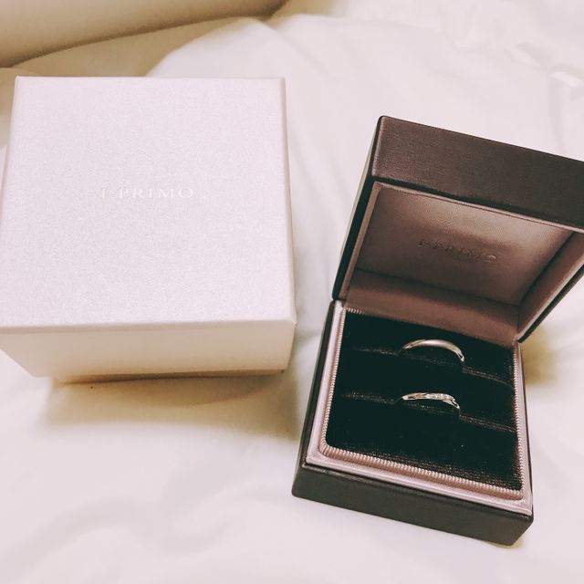 【アイプリモ(I-PRIMO)の口コミ】 指輪のデザイン。男性用リングは女性側のダイヤの位置と同じ箇所にマット…