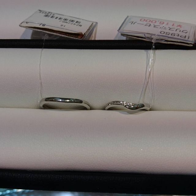 【GALA JEWELRY(ガラジュエリー)の口コミ】 【価格の安さと質の高さ】
価格がリング二つ合わせて15万円程度ととてもお…