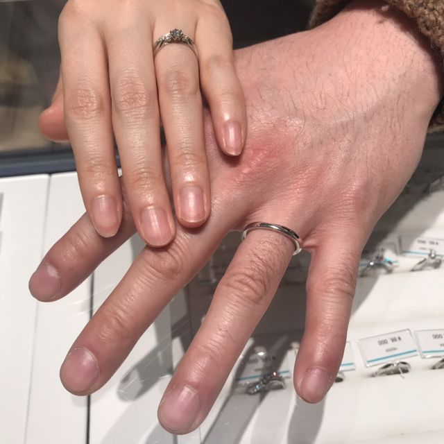 【銀座ダイヤモンドシライシの口コミ】 彼女の指にとても似合っており、シンプルで彼女の好みに合っているので購…