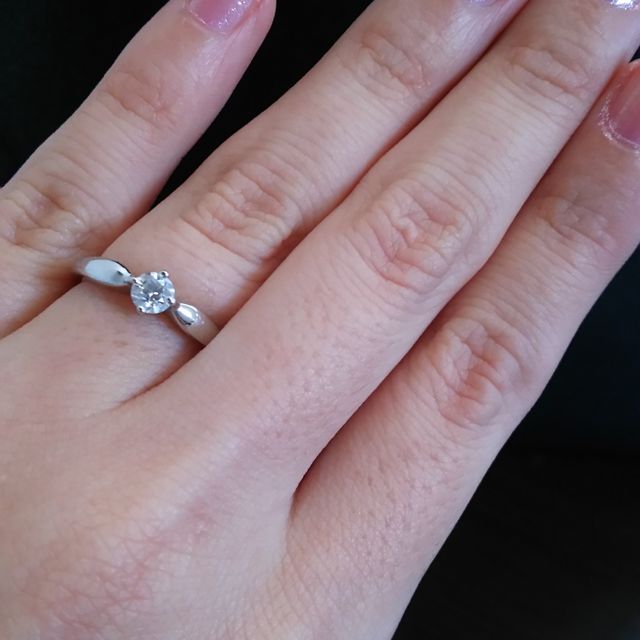 【ブルガリ(BVLGARI)の口コミ】 デザインとダイヤモンドの美しさです。パヴェつきのものを探していたので…