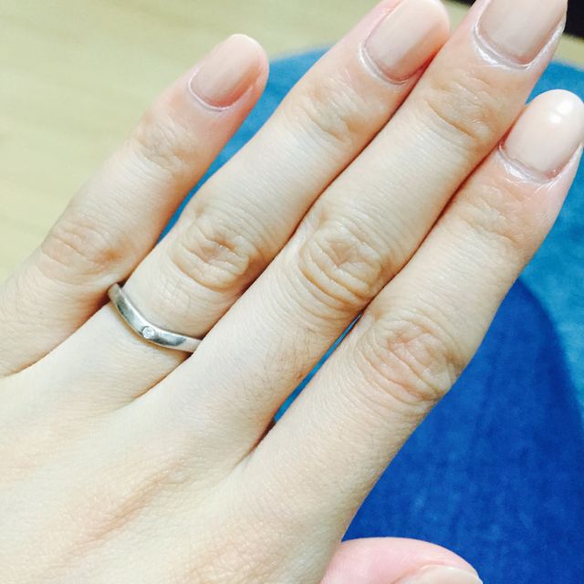 【4℃ BRIDAL(ヨンドシーブライダル)の口コミ】 すこし丸みを帯びていたのでフィットする感じが気に入りました。
もうひと…