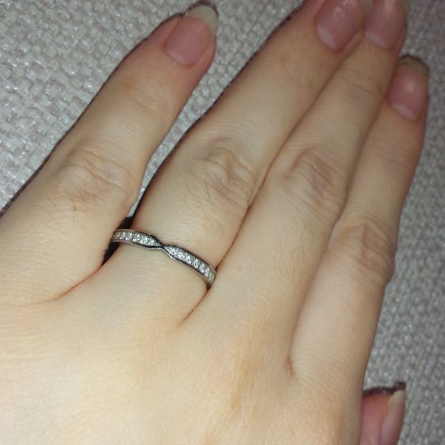 【STAR JEWELRY(スタージュエリー)の口コミ】 一目惚れ☆ネットで違うの気に入って見に行ってたら、隣に新デザインでこの…