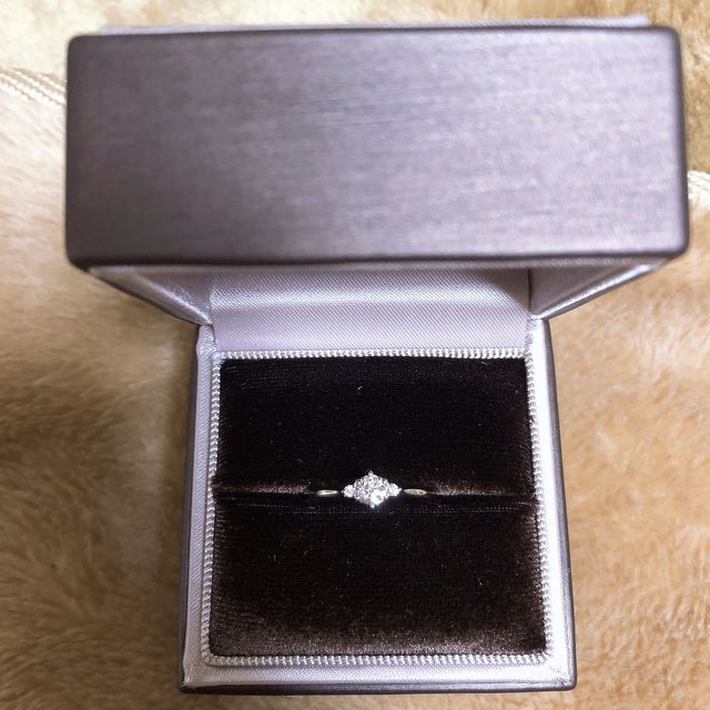 【アイプリモ(I-PRIMO)の口コミ】 指にはめたときに、指が細く見えるため、指輪とともに指も細くて綺麗に見…