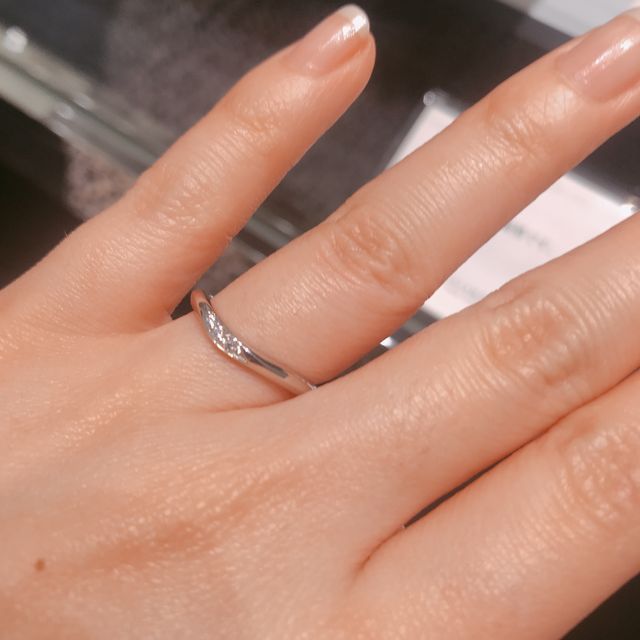 【ラザール ダイヤモンド(LAZARE DIAMOND)の口コミ】 当日から、先に婚約指輪が決まった後に購入を予定していました。
婚約指輪…