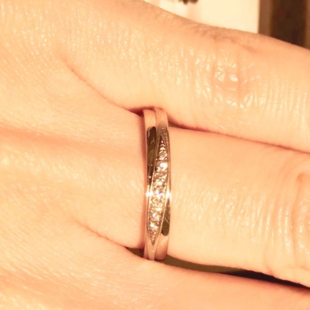 【CHARMY(チャーミー)の口コミ】 継ぎ目のない鍛造製法で造られた丈夫なリングであり、デザインもシンプル…