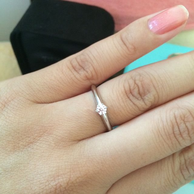 【ティファニー(Tiffany & Co.)の口コミ】 この指輪の決め手は、私が婚約指輪は絶対にTIFFANY&CO.のものと小さい…